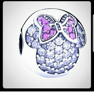 Beautiful Disney charm. Free gift included.